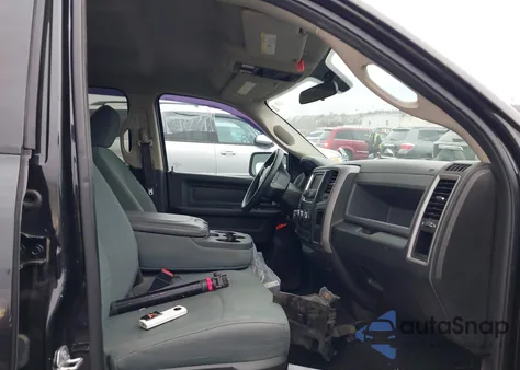 2017 Ram 1500 Express 4X4 5'7 Box z USA, uszkodzony, nr VIN 3C6RR7KT9HG543715